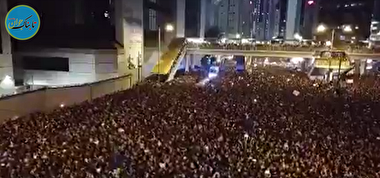 عبور آمبولانس از بین جمعیت میلیونی معترض در هنگ کنگ