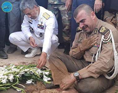 بی قراری فرمانده ارتشی در تدفین دو شهید گمنام +فیلم