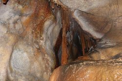 قبض آبی که باعث کشف یک غار در کاشان شد