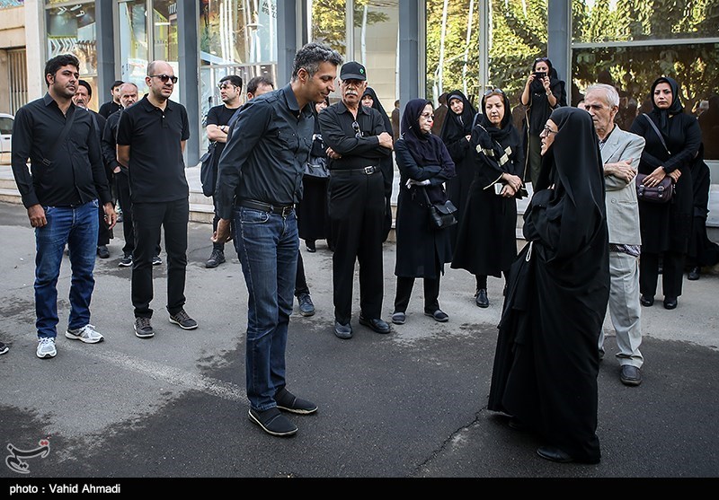 مراسم تشییع مهدی شادمانی با حضور چهره ها