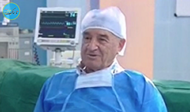 خارج‌کردن بمب عمل‌نکرده از پای رزمنده ایرانی + فیلم