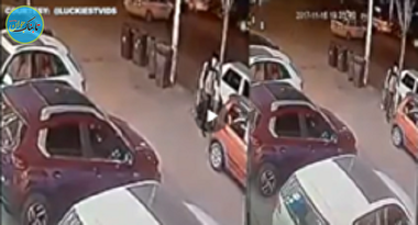 نجات یافتن معجزه آسای یک عابر پیاده از حادثه مرگبار + فیلم