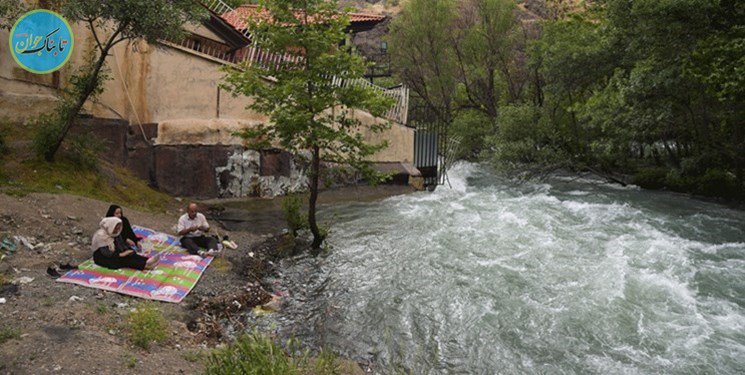 نجات دختر ۱۰ ساله از خطر غرق شدن در رودخانه کرج