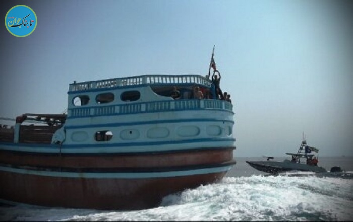 توقیف یک فروند شناور با سوخت قاچاق توسط نیروی دریایی سپاه