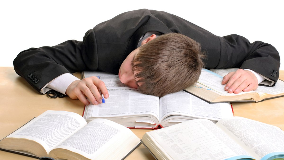 دانش آموز خوابیده