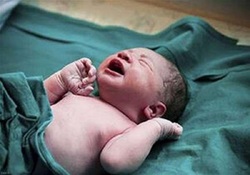 پسر عجولی البرزی که در بالگرد به دنیا آمد! + عکس