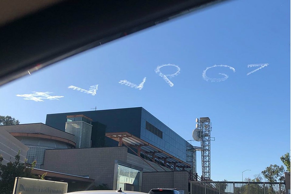 تبریک تولد پوتین در آسمان آمریکا