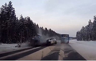 عاقبت راننده اتوبوسی که هنگام رانندگی حوصله‌اش سر رفت+فیلم