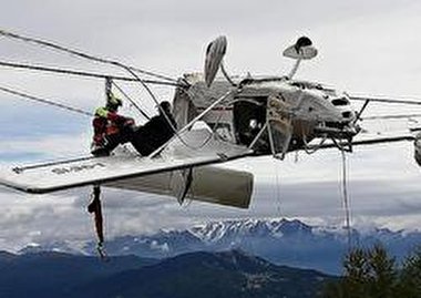 گیر افتادن هواپیما بین هوا و زمین + فیلم