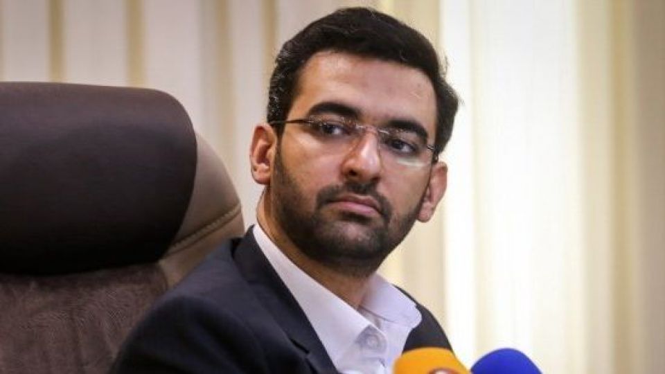 واکنش وزیر جوان به ماجرای هدیه ۲۰۰ لب تاپ به ریاست جمهوری واکنش وزیر جوان به ماجرای هدیه ۲۰۰ لب تاپ به ریاست جمهوری