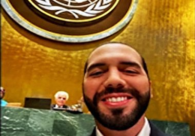 سلفی یک رئیس‌جمهور وسط سخنرانی‌ خود در سازمان ملل