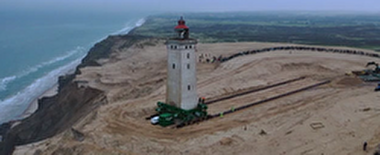 فانوس دریایی ۱۲۰ ساله جا به جا شد+ فیلم