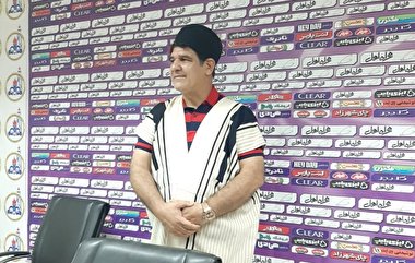 لباس جالب آقای سرمربی در مسجد سلیمان+عکس