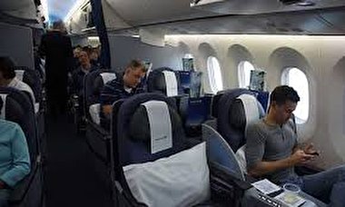 گدایی پیرمرد متکدی در پرواز خارجی! + فیلم