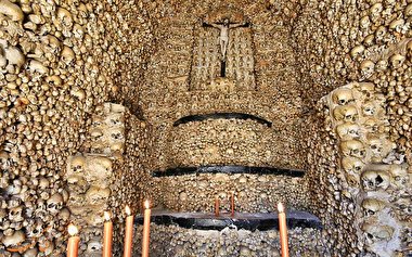 کلیسایی ساخته شده از استخوان انسان!