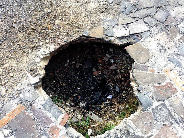 پل قاجاری یا منقل کباب‌پزی؟!