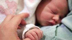 تولد نوزاد سه ماه بعد از فلج مغزی مادر