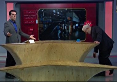 درآوردن کفش مهمان در برنامه پایش + فیلم