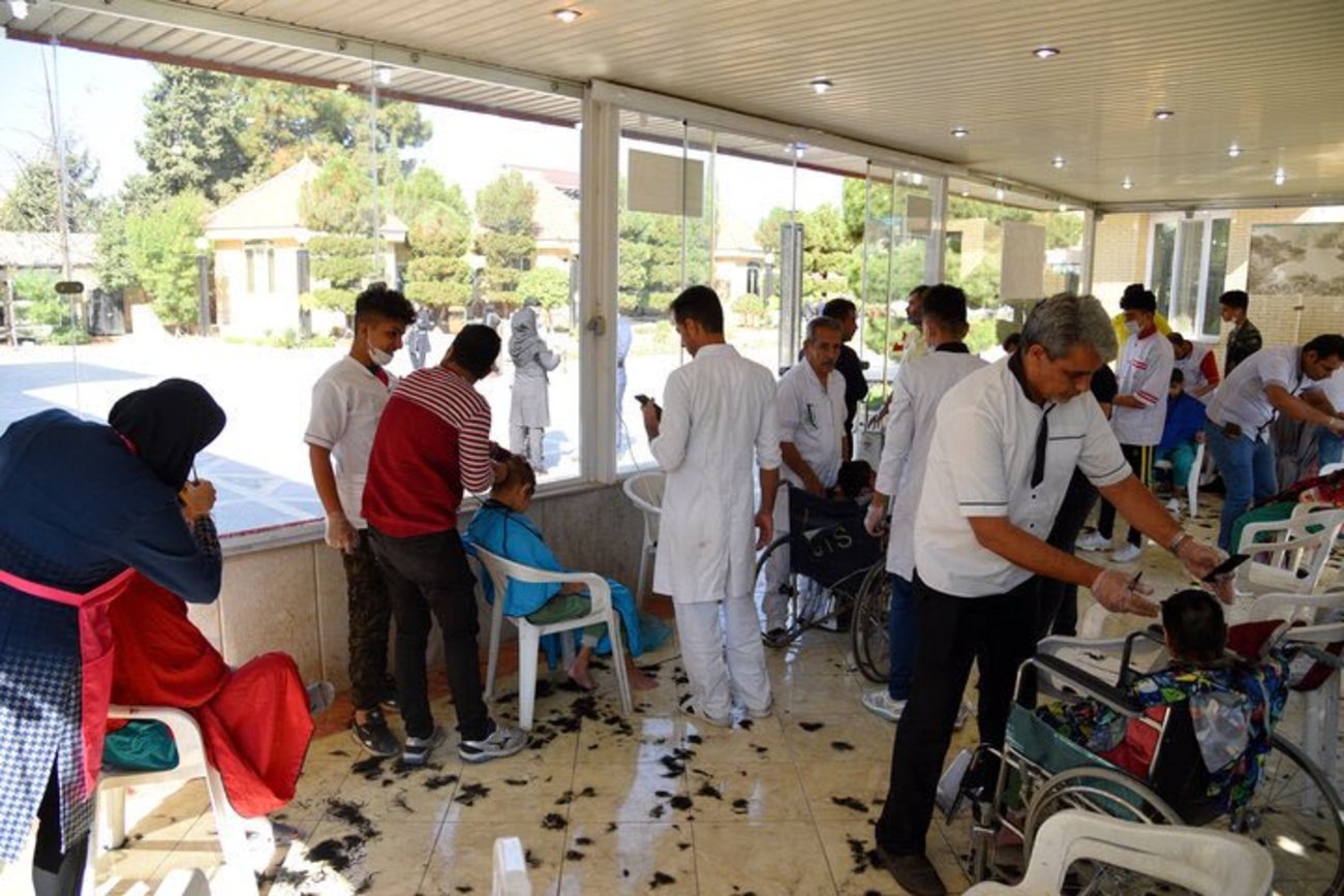 اقدام تحسین برانگیز ۴۰ آرایشگر شیرازی 