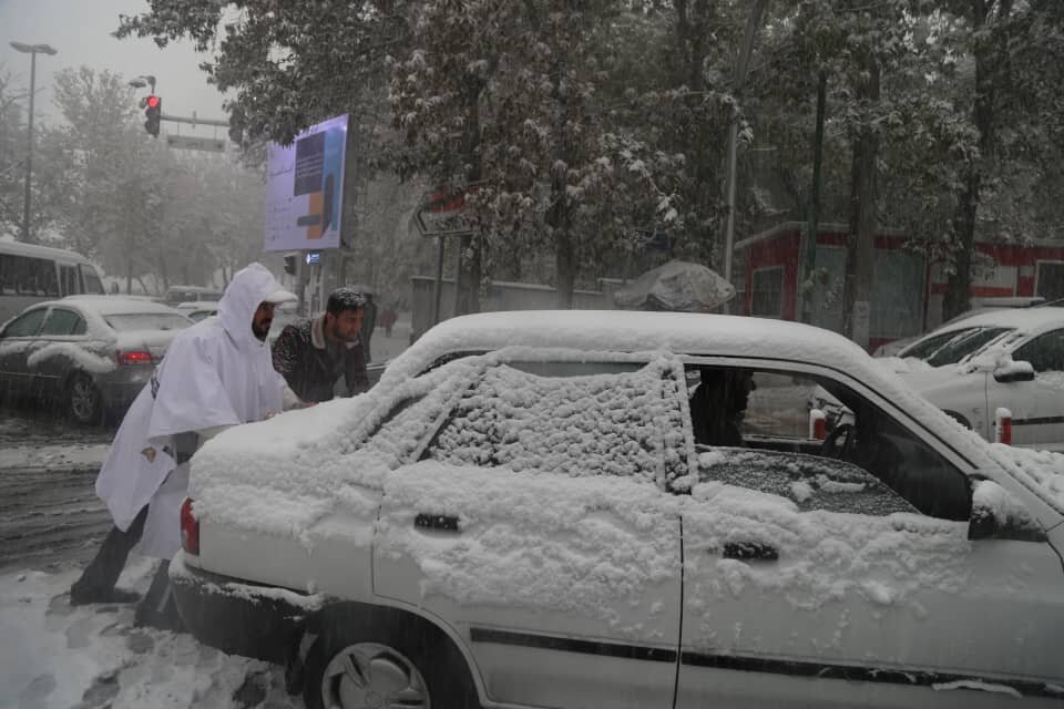 آغاز بارش نخستین برف پاییزی در تهران آغاز بارش نخستین برف پاییزی در تهران