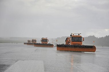 در دنیا هنگام بارش برف چه می‌کنند؟