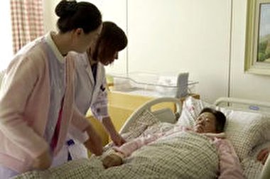 پیرزن ۶۷ ساله‌ای که مادر شد!