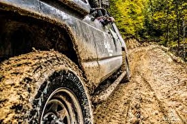 ابزاری بسیار ساده برای بیرون آوردن خودرو از چاله + فیلم