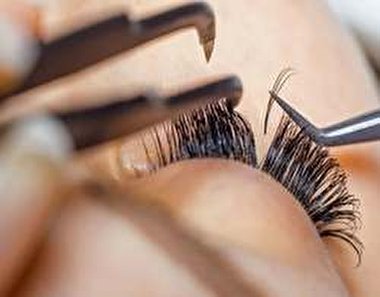 شیوه وحشتناک تولید اکستنشن های طبیعی مژه + فیلم