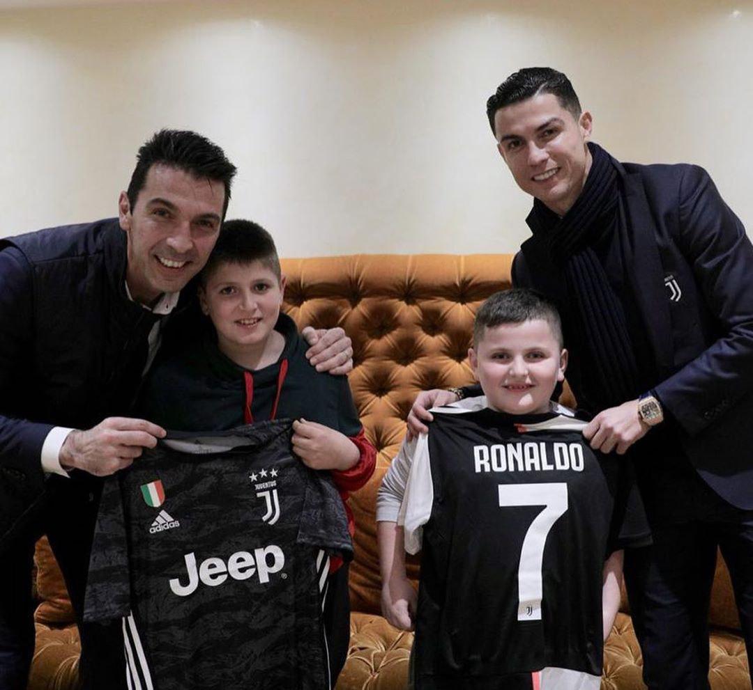 اقدام ارزشمند بوفون و رونالدو در دیدار با ۲ کودک زلزله زده