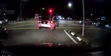 اقدام عجیب همراهان ماشین عروس در چهارراه!