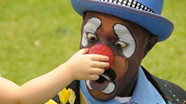 رشته های عجیب دانشگاهی، از دلقک‌شناسی تا مدیریت بولینگ