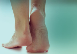 آشنایی با انواع مختلف پا درد و روش‌های درمان آن‌