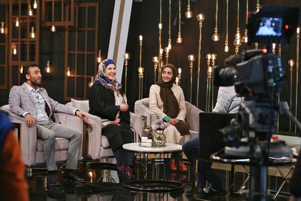 گفت و گوی ضیا با فاطمه گودرزی همراه عروس و پسرش