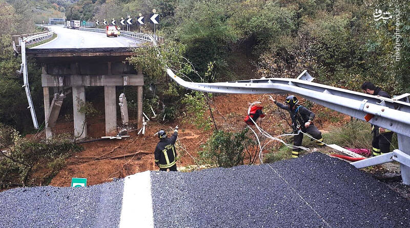 ریزش پل هوایی ۳۰ متری در اتوبان ایتالیا
