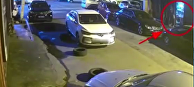 آتش گرفتن چند خودرو به خاطر کشتن سوسک + فیلم