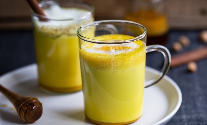 شیر و زردچوبه