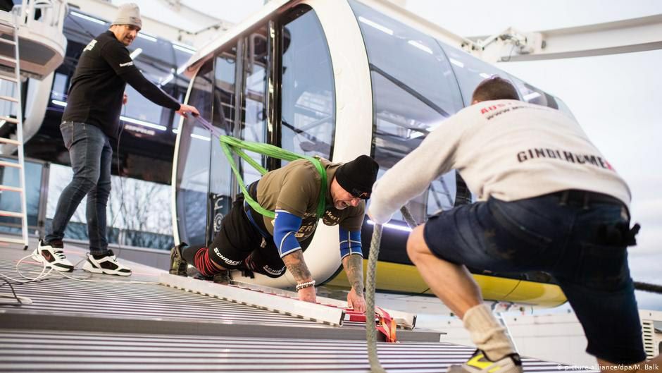 ثبت رکورد جهانی چرخاندن چرخ و فلک ۷۵۰ تنی