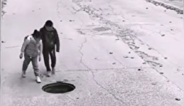 حرکت زیبا و قابل تاملی که ۲ کودک رقم زدند + فیلم