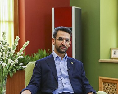 کنار هم ایستادن، رمز آینده روشن است