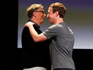 مارک زاکربرگ ۲۵ میلیون دلار به بیل گیتس هدیه کرد