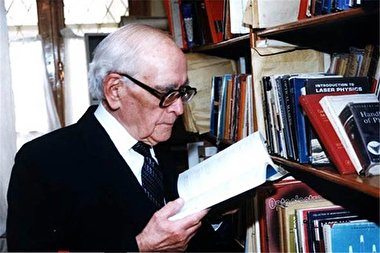زندگی پروفسور محمود حسابی را از رادیو نمایش بشنوید