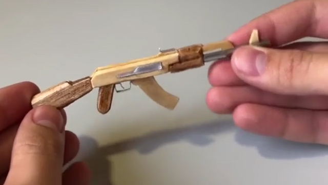 ساخت اسلحه از چوب بستنی