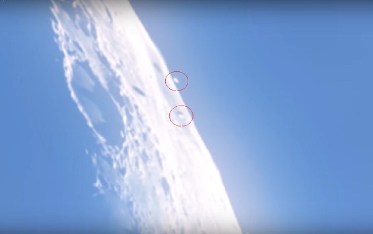 پرسه دو شی پرنده ناشناس روی ماه