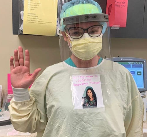 شیوه ی پزشکان نقاب دار برای لبخند زدن به بیماران + تصاویرخند