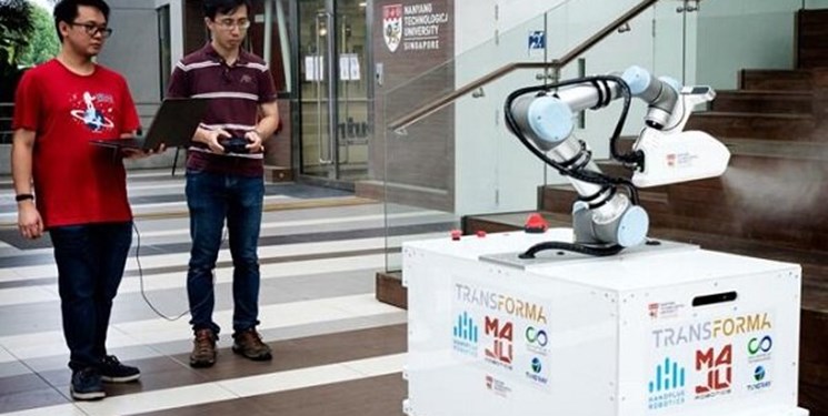 رباتی که با کرونا مبارزه می‌کند + عکس