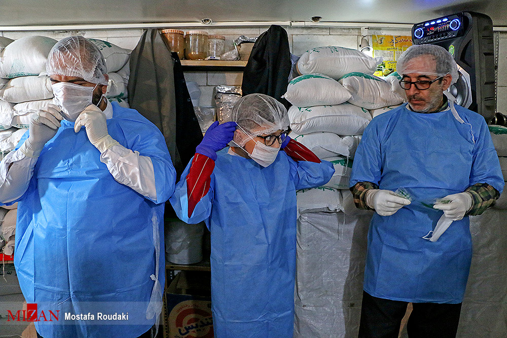 طبخ غذای متبرک رضوی برای بیماران و مدافعین سلامت