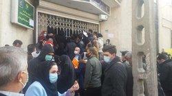 علت تجمع مردم پشت در فرمانداری تهران چه بود؟ +فیلم