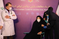 اولین داوطلب واکسن کرونای ایرانی کیست؟ +فیلم