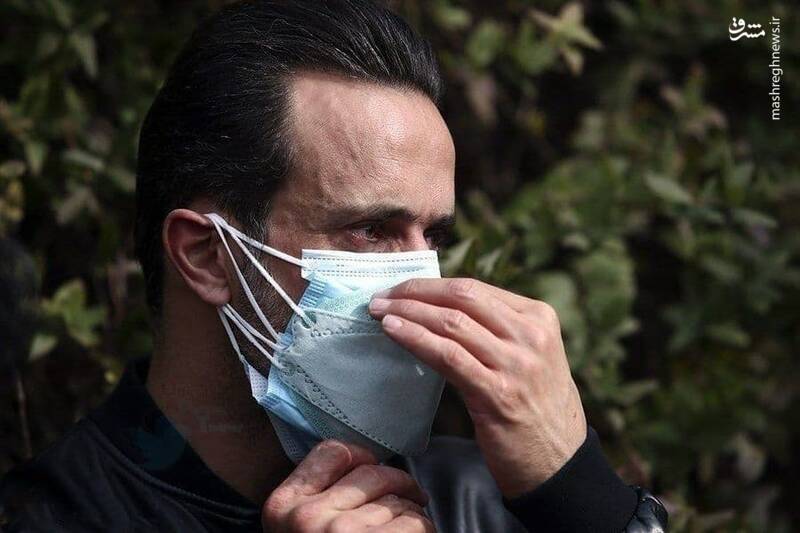 نحوه ماسک زدن علی کریمی در مراسم تشییع میناوند +عکس ماسک زدن علی کریمی