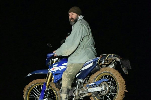 علی انصاریان در فیلم کاپیتان امیر